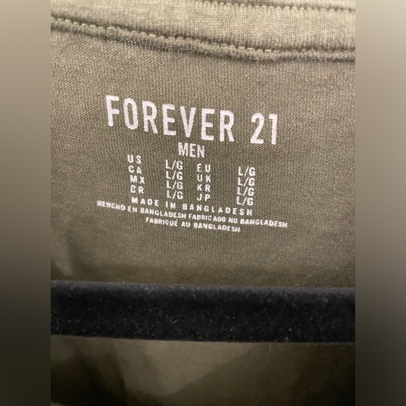 Forever 21 shirt🛹 - Picture 3 of 3